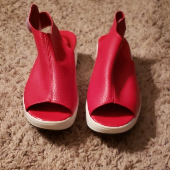 Sandle - Picture 2 of 2